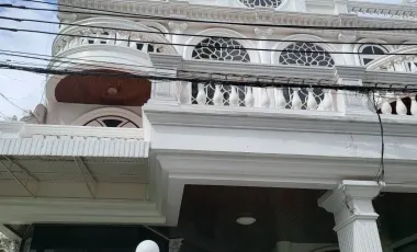 For rent and for sale 5 bedrooms townhouse in Watthana, Bangkok