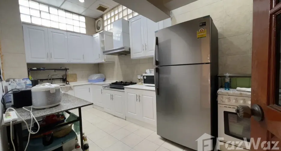 For rent and for sale 5 bedrooms townhouse in Watthana, Bangkok