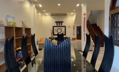 For sale 5 bedrooms townhouse in Watthana, Bangkok