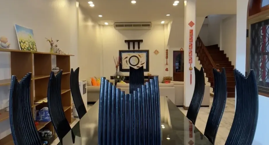 For rent and for sale 5 bedrooms townhouse in Watthana, Bangkok