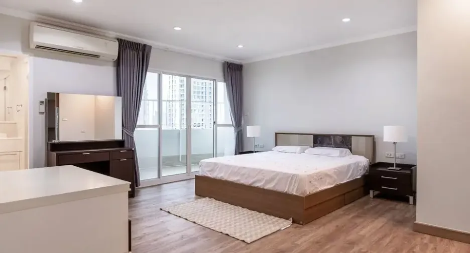 Condo en alquiler de 3 habitaciones en Watthana, Bangkok