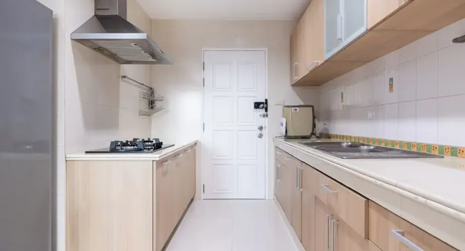 Condo en alquiler de 3 habitaciones en Watthana, Bangkok