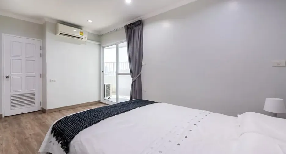 Condo en alquiler de 3 habitaciones en Watthana, Bangkok