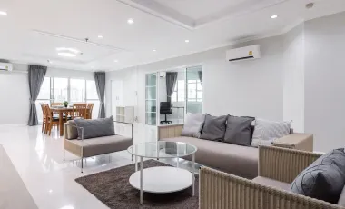Condo en alquiler de 3 habitaciones en Watthana, Bangkok