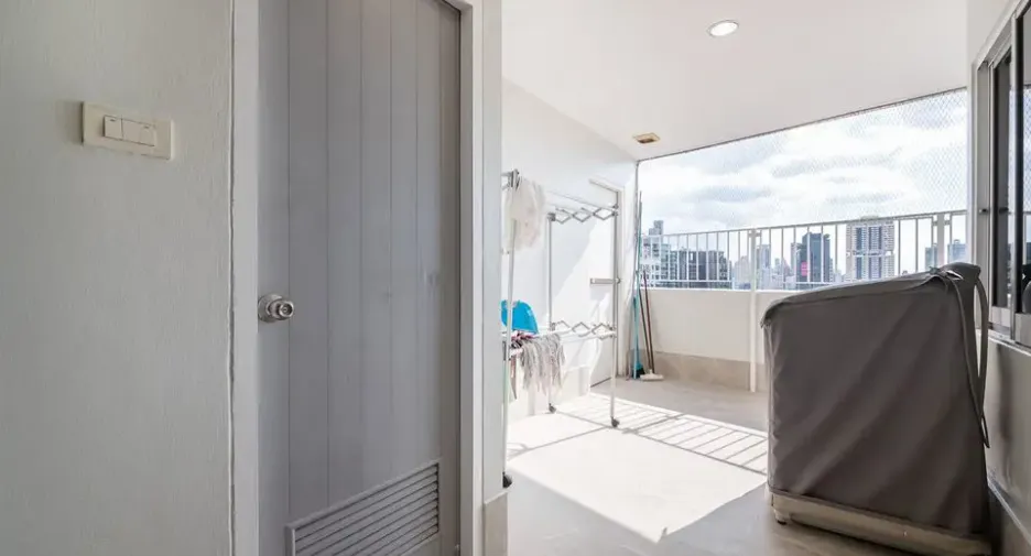 Condo en alquiler de 3 habitaciones en Watthana, Bangkok