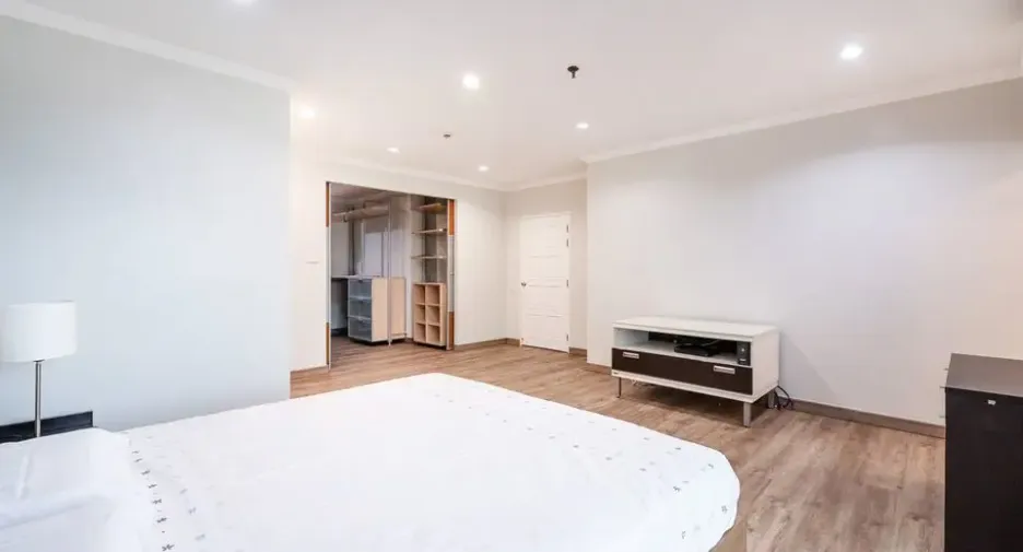 Condo en alquiler de 3 habitaciones en Watthana, Bangkok