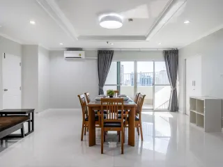 For rent 3 ベッドルーム condo in Watthana, Bangkok
