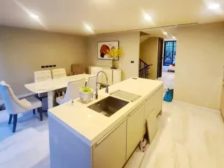For rent and for sale 4 bedrooms condo in Watthana, Bangkok