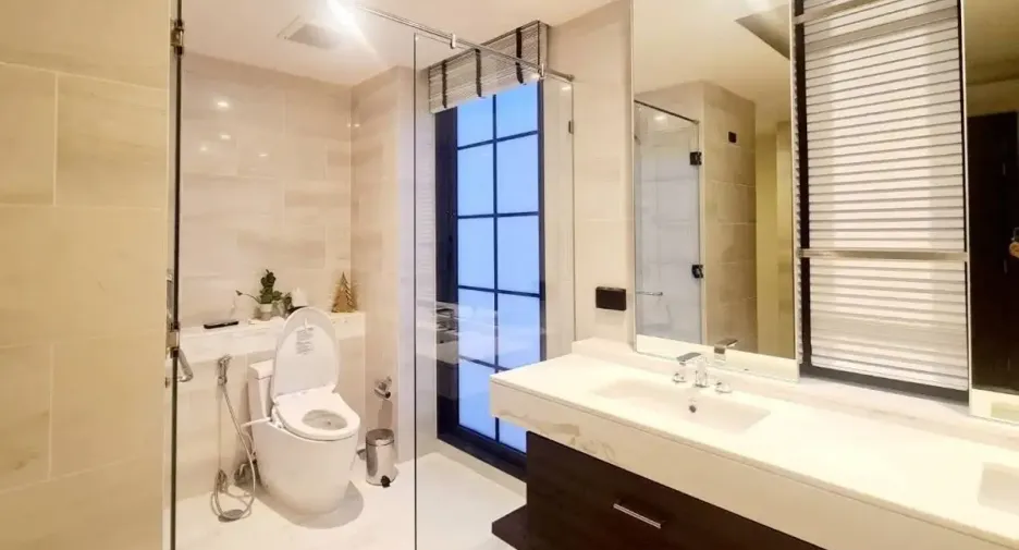 Wohnung zur Miete und zum Kauf mit 4 Zimmer in Watthana, Bangkok