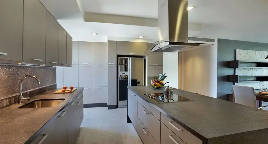 For sale 3 bedrooms condo in Khlong Toei, Bangkok