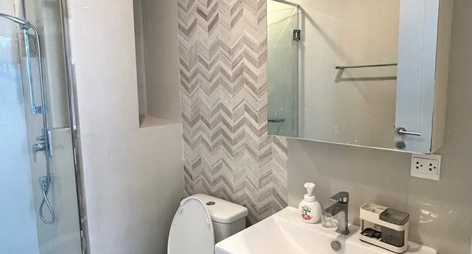 For rent 2 bedrooms condo in Khlong Toei, Bangkok