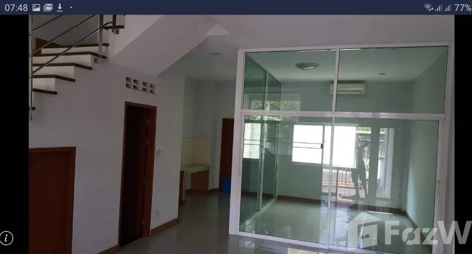 For rent 3 bedrooms townhouse in Wang Thonglang, Bangkok