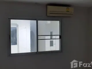 For rent 3 bedrooms townhouse in Wang Thonglang, Bangkok
