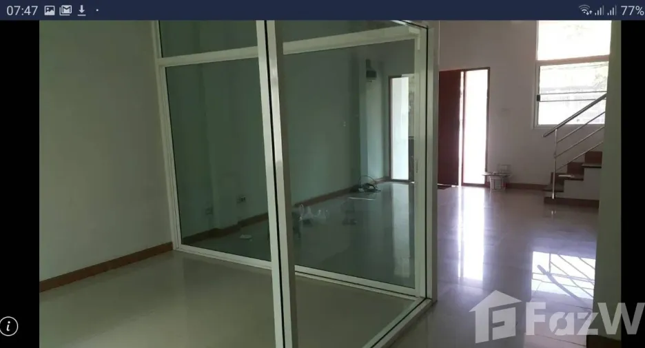 For rent 3 bedrooms townhouse in Wang Thonglang, Bangkok