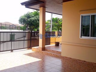 À louer 3 chambres maison à Bang Lamung, Chonburi