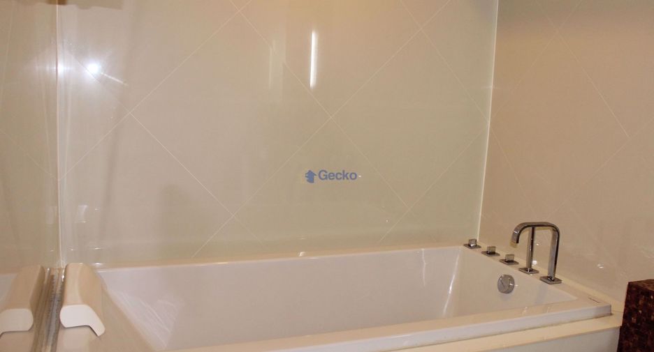 For rent 3 bedrooms condo in North Pattaya, Pattaya