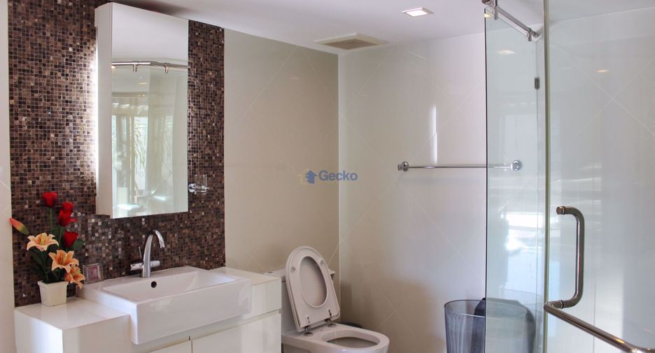 For rent 3 bedrooms condo in North Pattaya, Pattaya