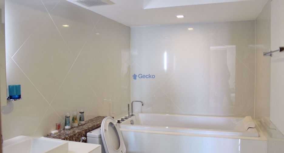 For rent 3 bedrooms condo in North Pattaya, Pattaya