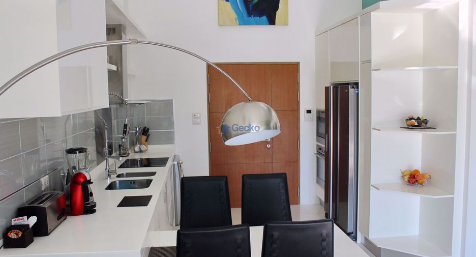 For rent 3 bedrooms condo in North Pattaya, Pattaya