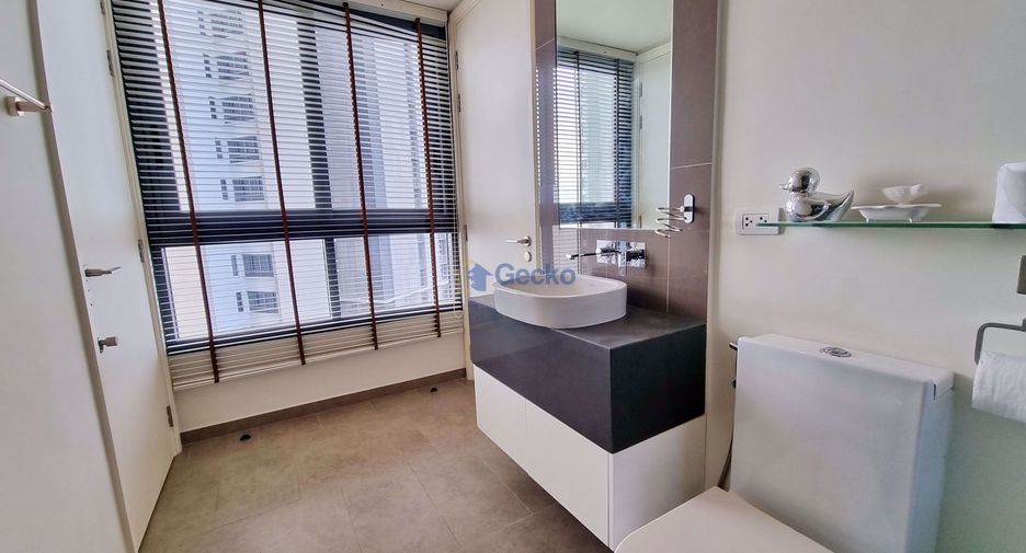 For rent 2 bedrooms condo in North Pattaya, Pattaya