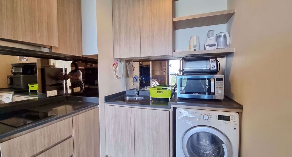 For rent 2 bedrooms condo in North Pattaya, Pattaya