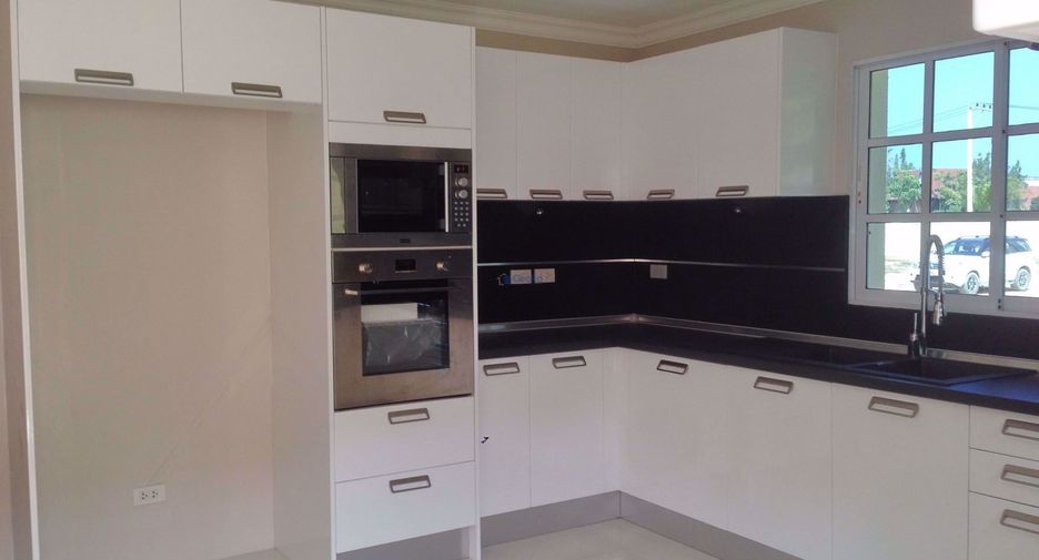 For rent 4 bedrooms house in East Pattaya, Pattaya