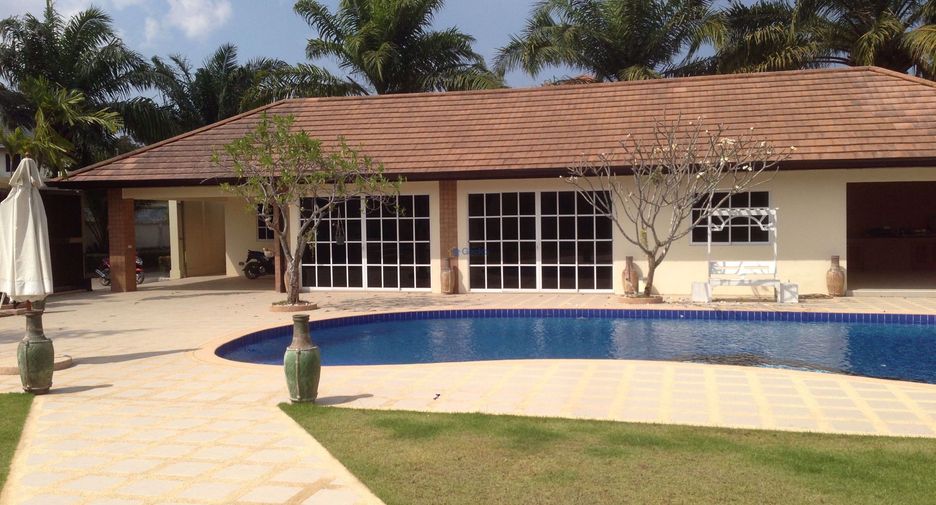For rent 4 bedrooms house in East Pattaya, Pattaya