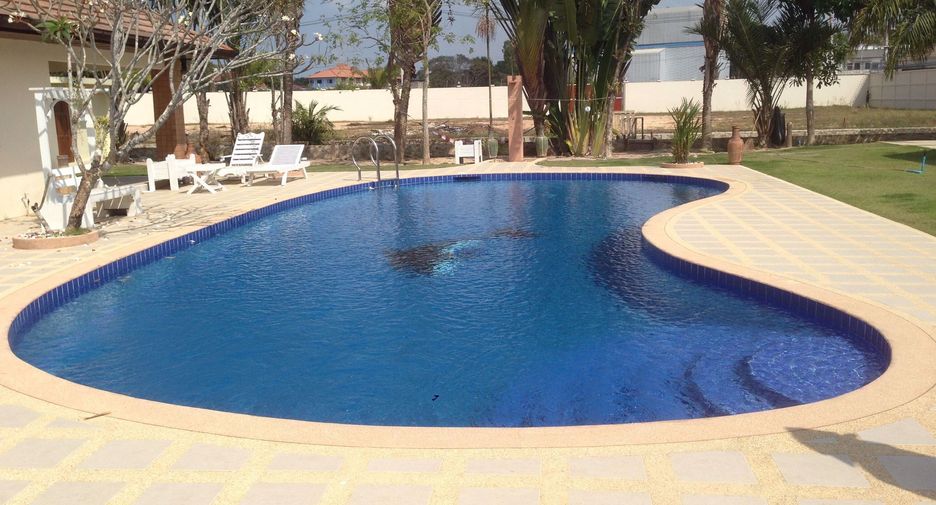 For rent 4 bedrooms house in East Pattaya, Pattaya