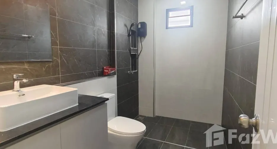À vendre 3 chambres villa à Mueang Chon Buri, Chonburi