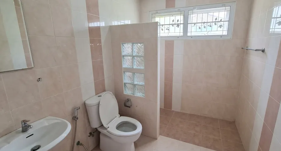For sale 3 bedrooms house in Mueang Nakhon Sawan, Nakhon Sawan