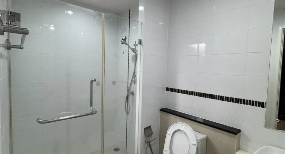 For rent 3 bedrooms townhouse in Pak Kret, Nonthaburi