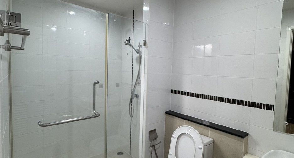 For rent 3 bedrooms townhouse in Pak Kret, Nonthaburi