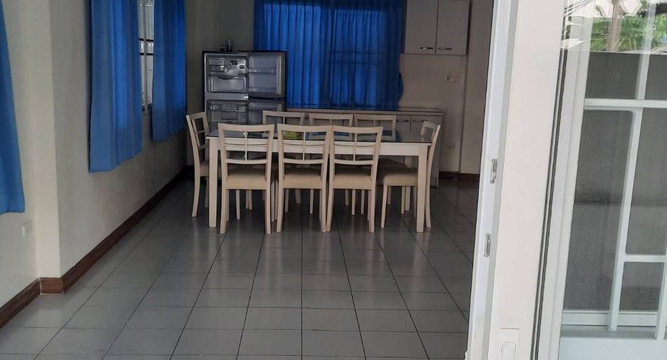 Haus zur Miete mit 3 Zimmer in Watthana, Bangkok