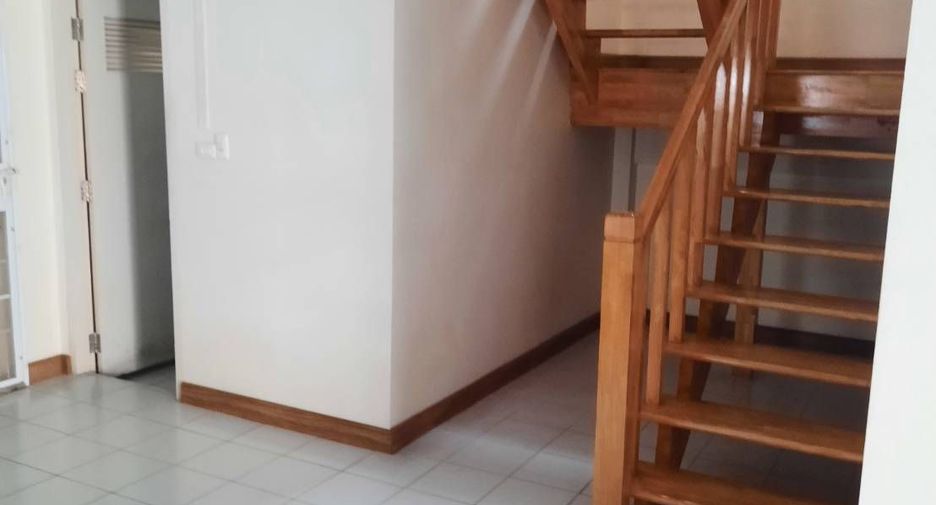 Haus zur Miete mit 3 Zimmer in Watthana, Bangkok