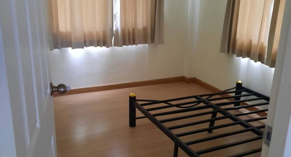 Haus zur Miete mit 3 Zimmer in Watthana, Bangkok