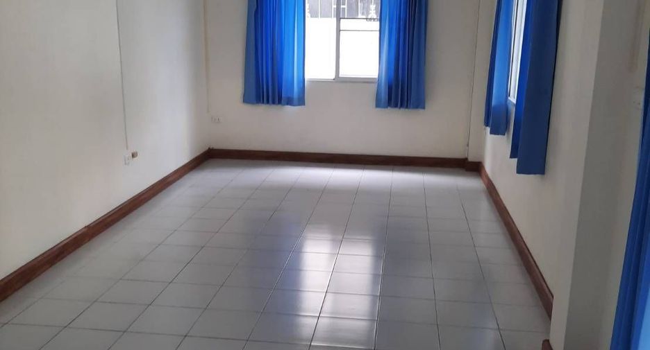 Haus zur Miete mit 3 Zimmer in Watthana, Bangkok