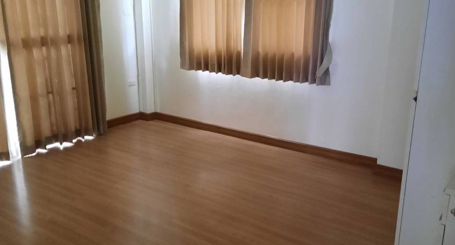 Haus zur Miete mit 3 Zimmer in Watthana, Bangkok