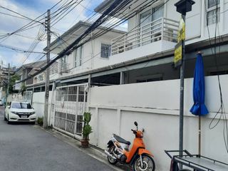Haus zur Miete mit 3 Zimmer in Watthana, Bangkok