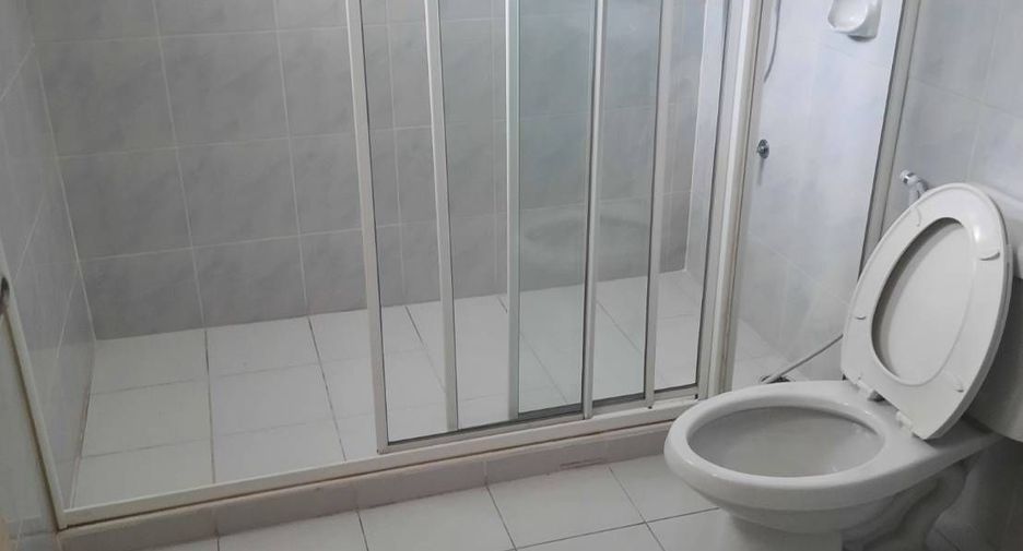 Haus zur Miete mit 3 Zimmer in Watthana, Bangkok