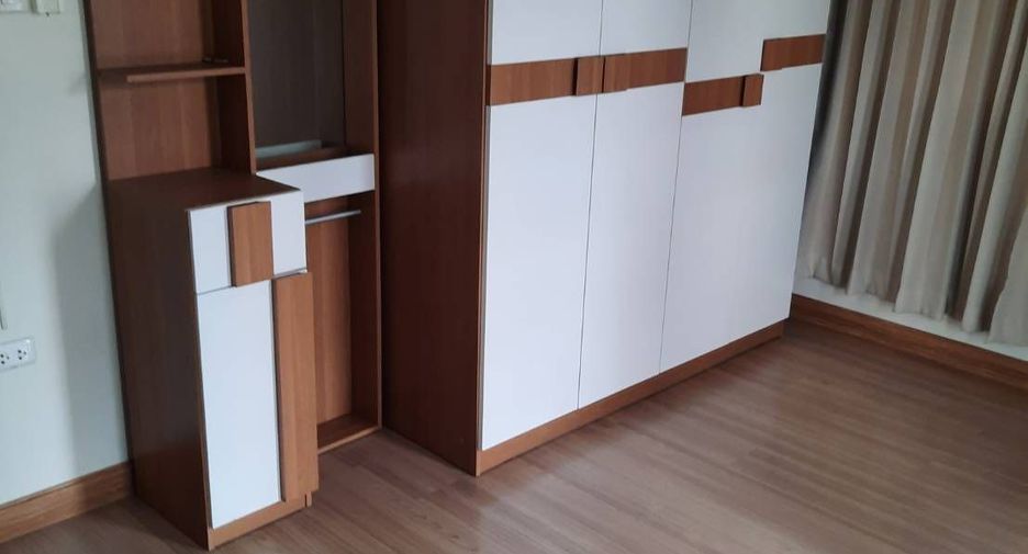 Haus zur Miete mit 3 Zimmer in Watthana, Bangkok