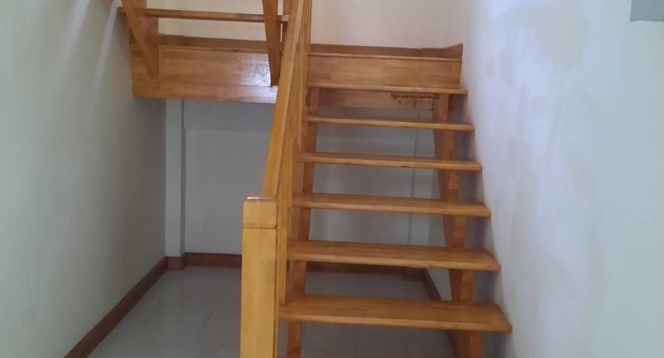 Haus zur Miete mit 3 Zimmer in Watthana, Bangkok