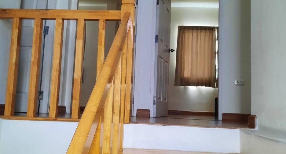 Haus zur Miete mit 3 Zimmer in Watthana, Bangkok