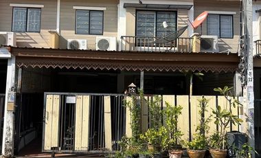 For sale 3 bedrooms townhouse in Bang Khae, Bangkok