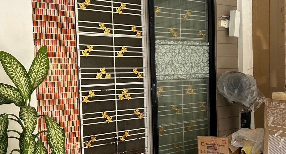 For sale 3 bedrooms townhouse in Bang Khae, Bangkok