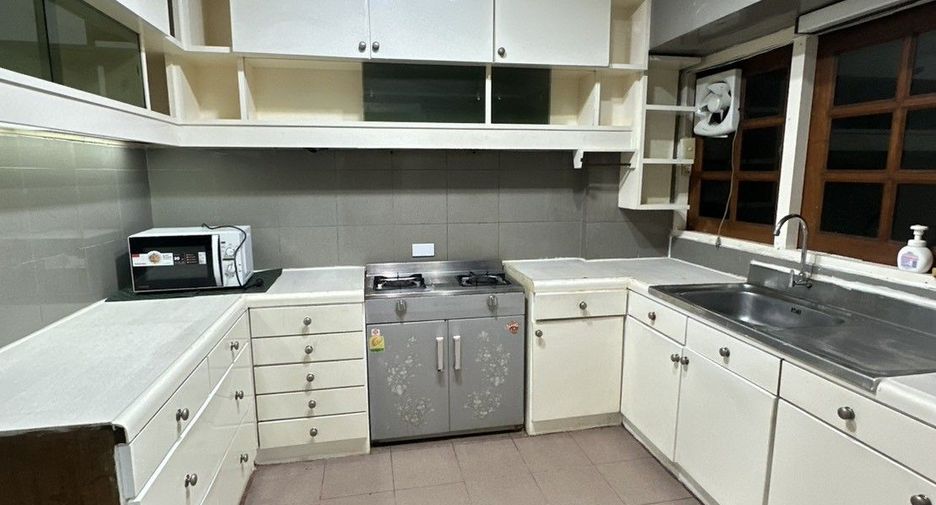 Wohnung zur Miete mit 2 Zimmer in Khlong Toei, Bangkok