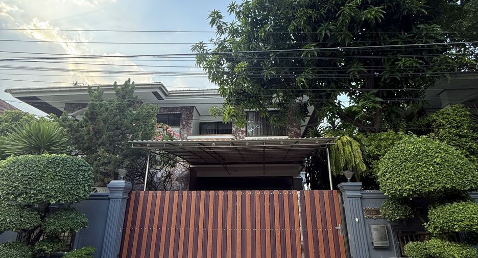 For rent 3 bedrooms house in Wang Thonglang, Bangkok
