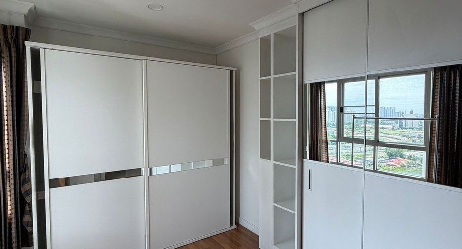 À louer 2 chambres condo à Huai Khwang, Bangkok