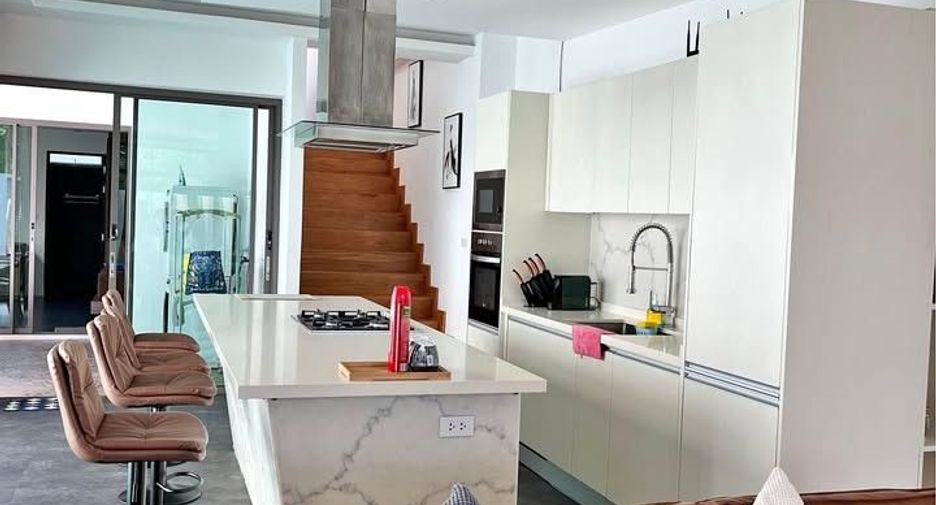 For rent 3 bedrooms villa in Mueang Phuket, Phuket
