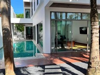 For rent 3 bedrooms villa in Mueang Phuket, Phuket
