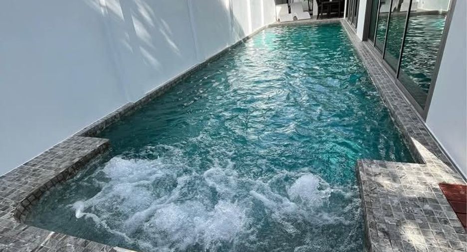 For rent 3 bedrooms villa in Mueang Phuket, Phuket